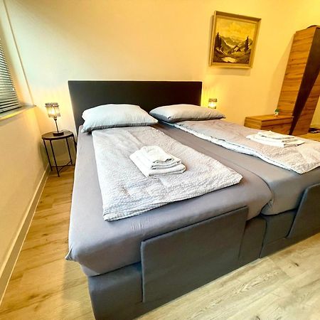 Neu Schwarzwald Zimmer Am Schloessle Goldstadt بفورتسهايم المظهر الخارجي الصورة