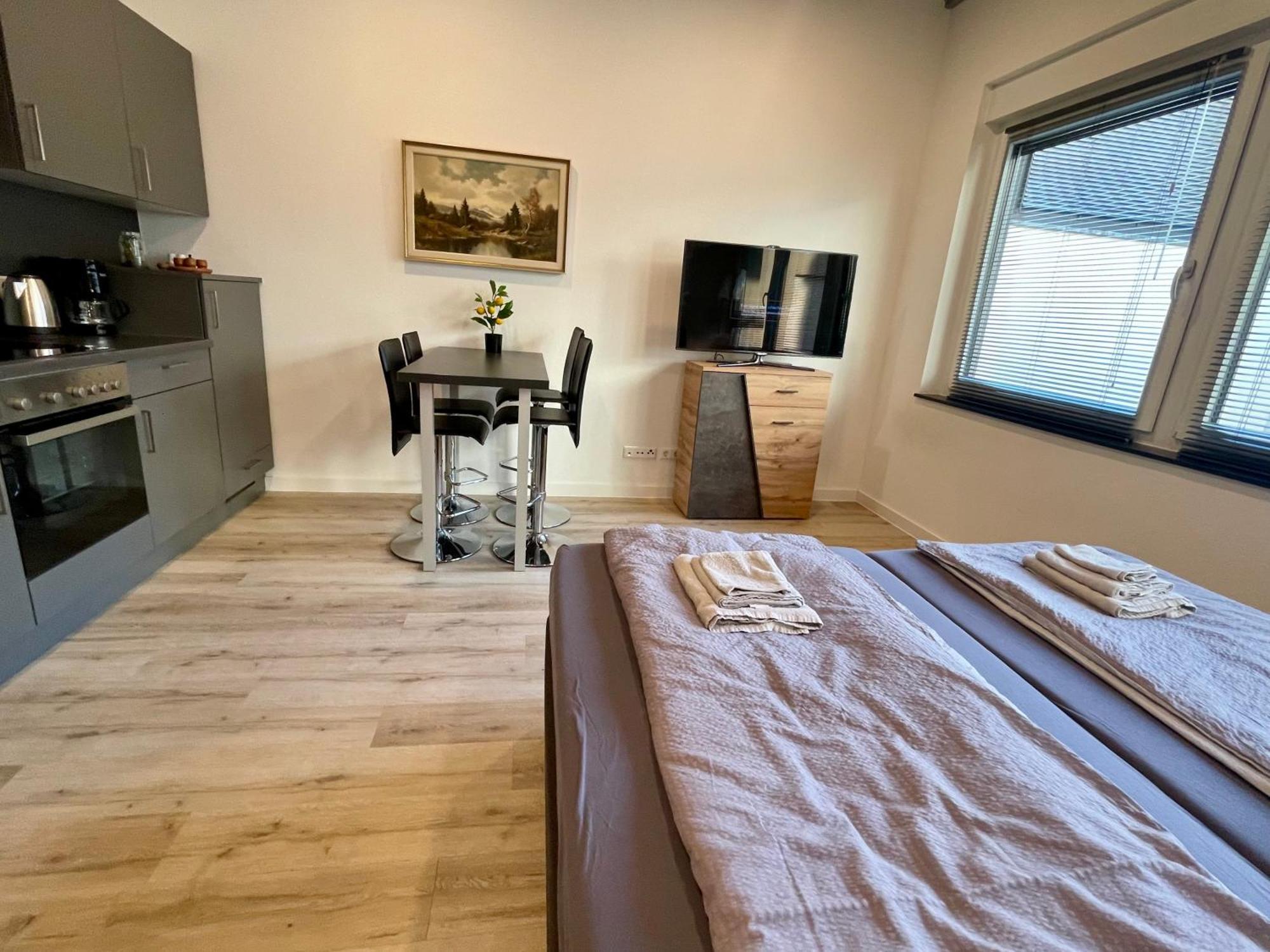 Neu Schwarzwald Zimmer Am Schloessle Goldstadt بفورتسهايم المظهر الخارجي الصورة
