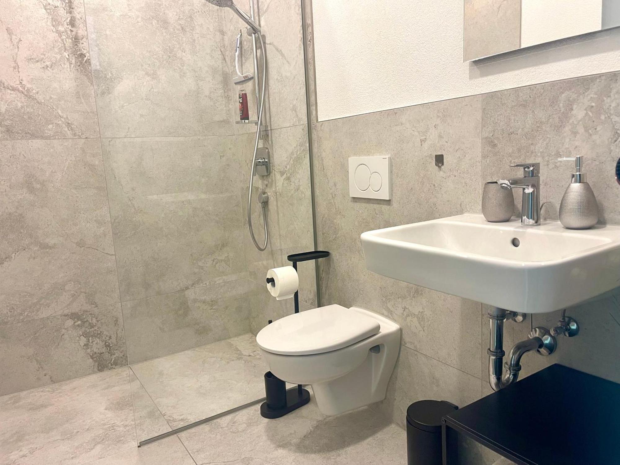 Neu Schwarzwald Zimmer Am Schloessle Goldstadt بفورتسهايم المظهر الخارجي الصورة
